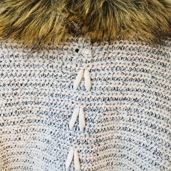 Pinklicious Faux Fur Collar Knit Sweater/Shrug S - Picture 3 of 10